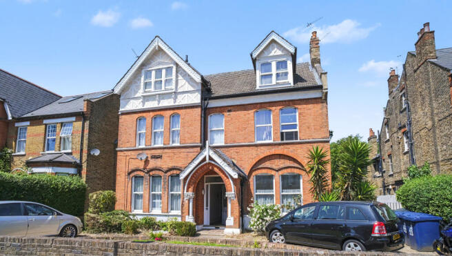 2 bed property, in Flat 1, £200,000