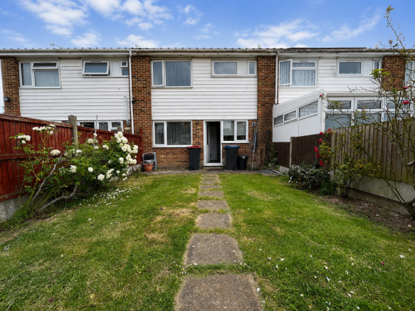 3 bed property, in Cornwall Road, £270,000