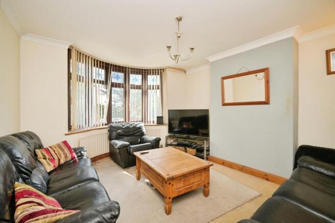 4 bed property, in Park Road, £750,000