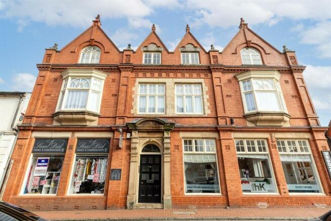 2 bed property, in Pillory Street, £160,000