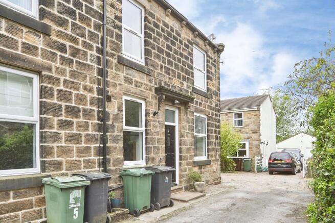 2 bed property, in Cavendish Street, £190,000