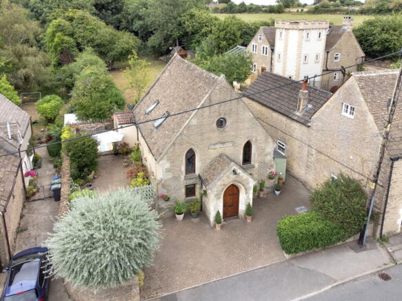 3 bed property, in Velley Hill, £550,000