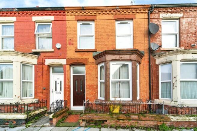 4 bed property, in Boaler Street, £165,000