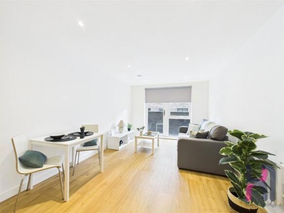 1 bed property, in The Plaza, £139,000