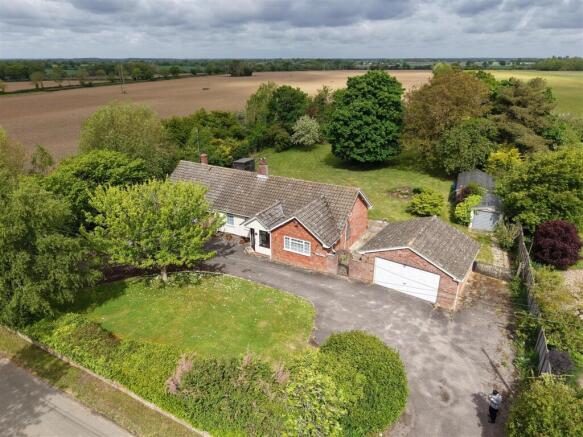 4 bed property, in High Street, £625,000