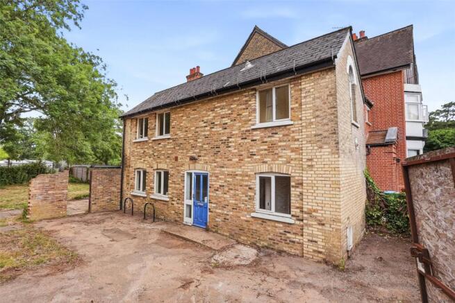 2 bed property, in The Green, £500,000