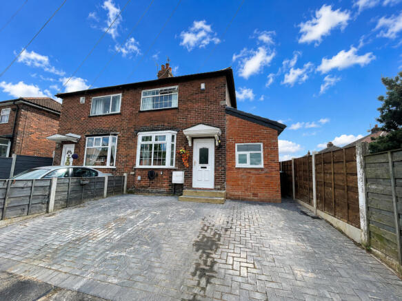 2 bed property, in Woodbank Avenue, £280,000