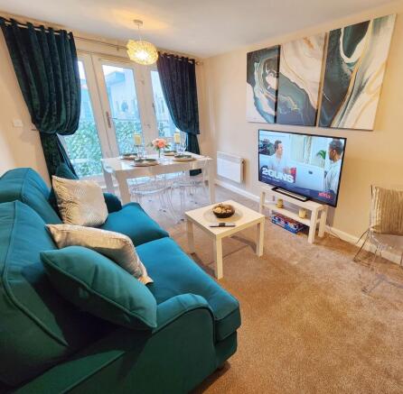 2 bed property, in Mill Street, £180,000