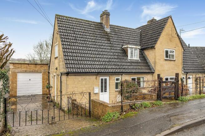 2 bed property, in Horsley, £290,000