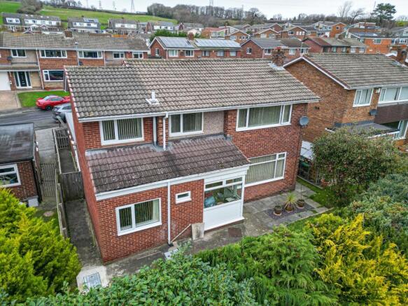 4 bed property, in Ponthaugh, £320,000