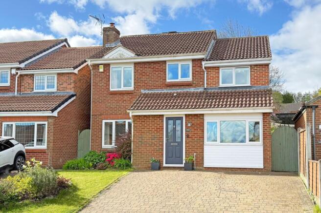 4 bed property, in Yarrow Drive, £450,000