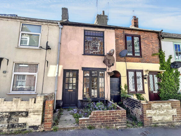 2 bed property, in Cliff Hill, £130,000