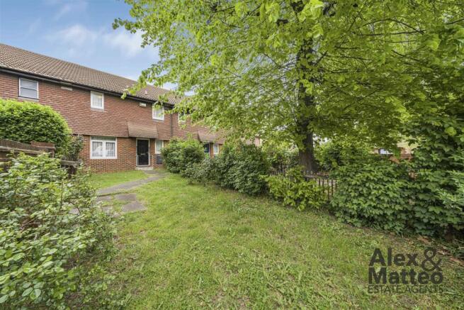 3 bed property, in Raymouth Road, £650,000