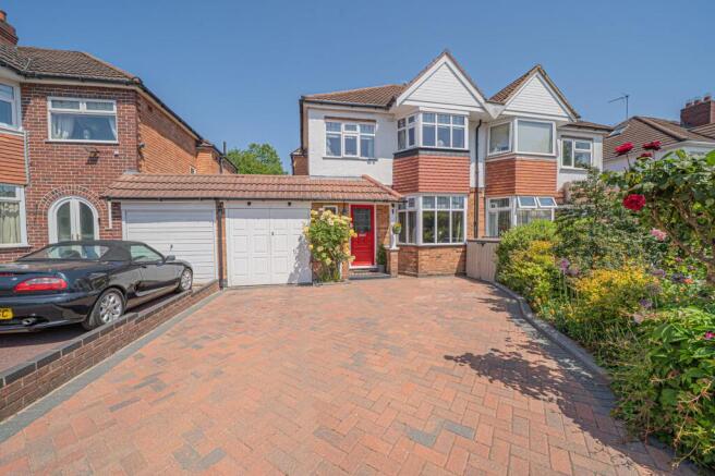 3 bed property, in Welford Road, £450,000