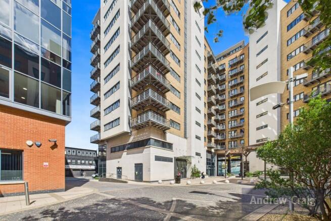 2 bed property, in 1002, £180,000
