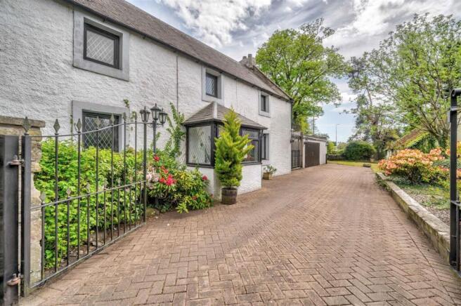 2 bed property, in Baldovie Toll, £230,000