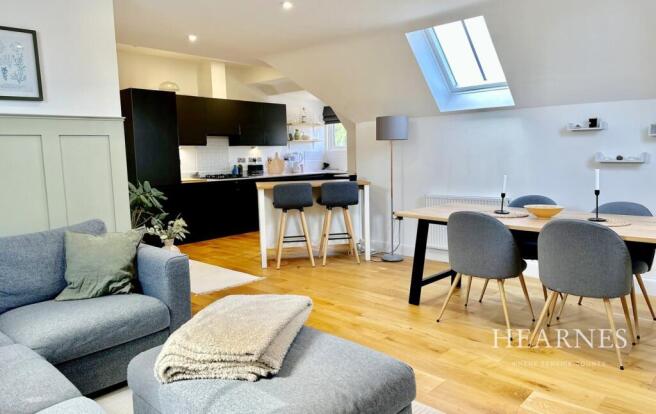 2 bed property, in Bryanstone Road, £200,000