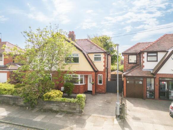 3 bed property, in Alt Avenue, £290,000