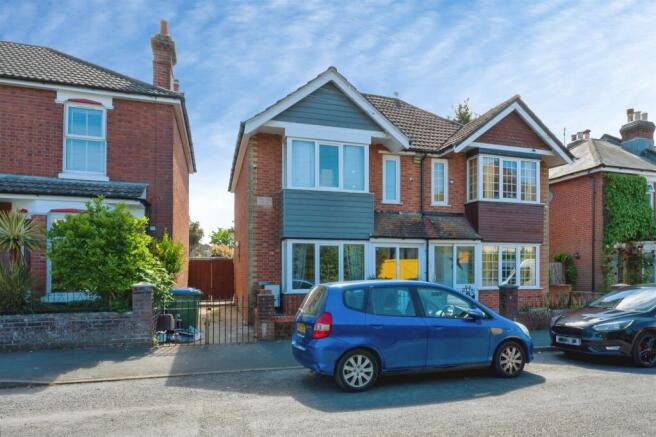 3 bed property, in Richville Road, £340,000