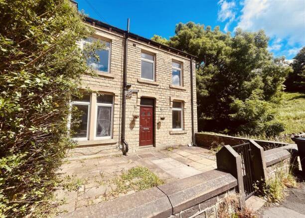 2 bed property, in Church Street, £55,000