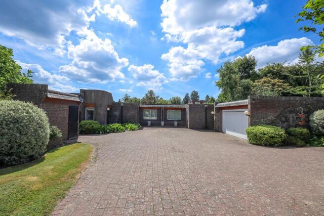 4 bed property, in St. Georges Lane, £1,200,000