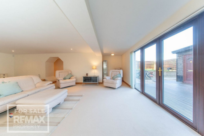 4 bed property, in Jamphlars Road, £395,000