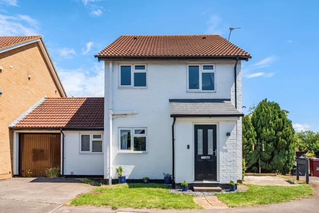 2 bed property, in Dovecote Road, £325,000
