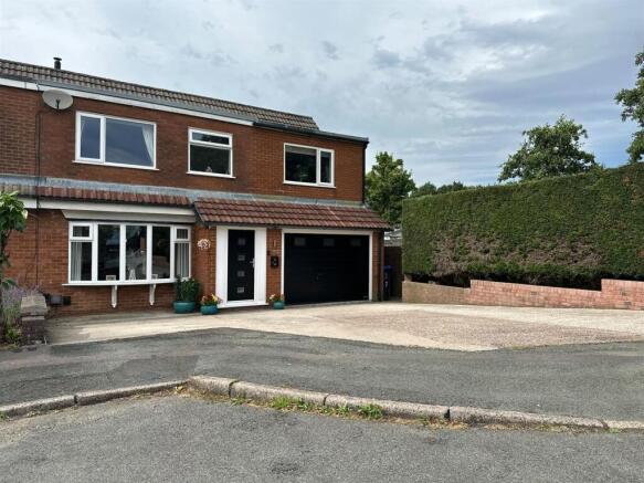 5 bed property, in Lockerbie Close, £325,000