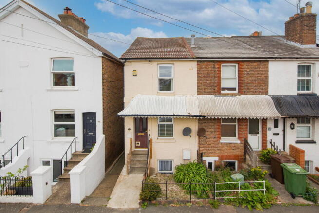 2 bed property, in Springfield Road, £350,000