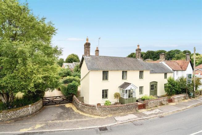3 bed property, in The Square, £450,000