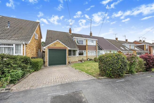 3 bed property, in Reynolds Close, £415,000