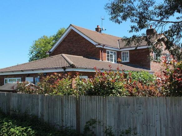 5 bed property, in Sole Farm Road, £995,000