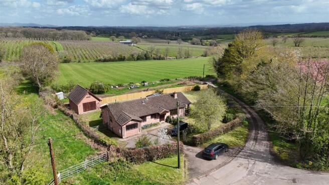 4 bed property, in Linton, £575,000