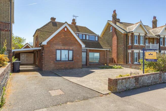 4 bed property, in Beacon Hill, £750,000