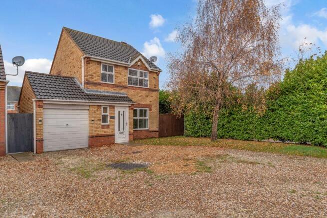 3 bed property, in Lancaster Court, £190,000