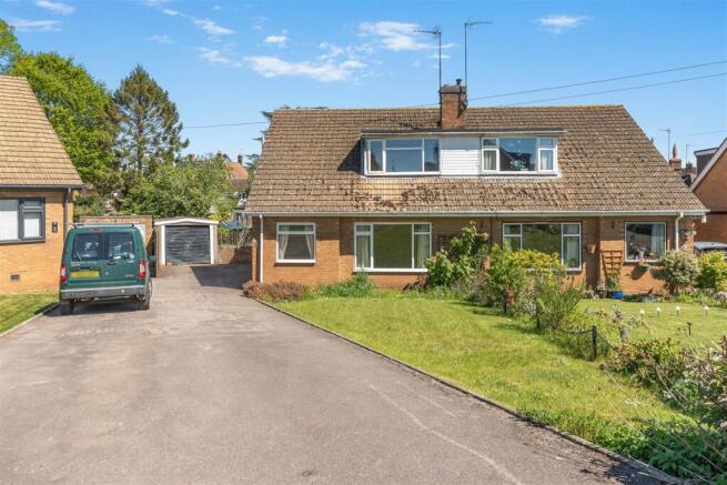 4 bed property, in The Close, £320,000