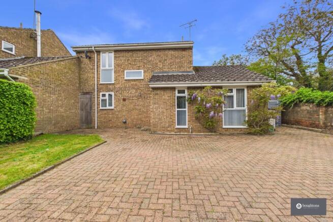 3 bed property, in Valley Road, £475,000