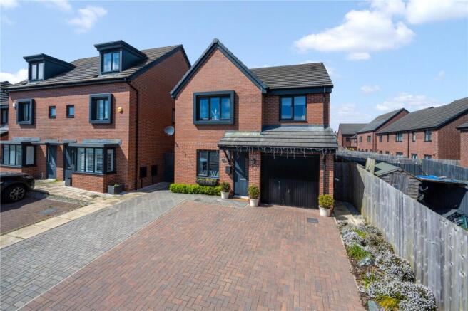 4 bed property, in Venmore Street, £350,000