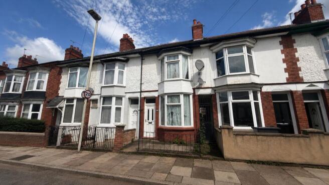 2 bed property, in Danvers Road, £195,000
