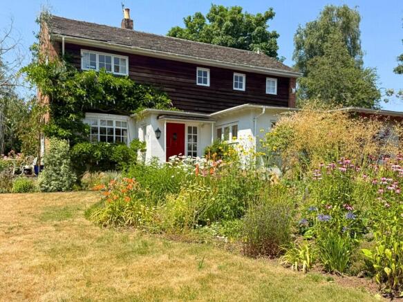 4 bed property, in Highfield Close, £850,000