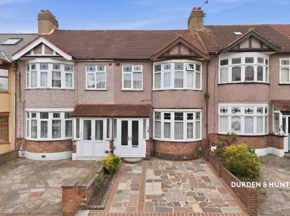 3 bed property, in Applegarth Drive, £525,000