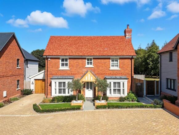 4 bed property, in Theydon Meadows, £1,100,000