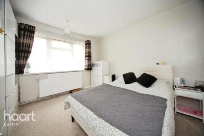 5 bed property, in Hart Hill Lane, £520,000