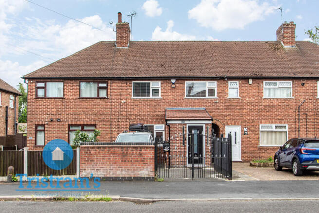 3 bed property, in Felstead Road, £270,000