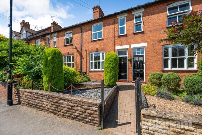 3 bed property, in Hewell Road, £425,000