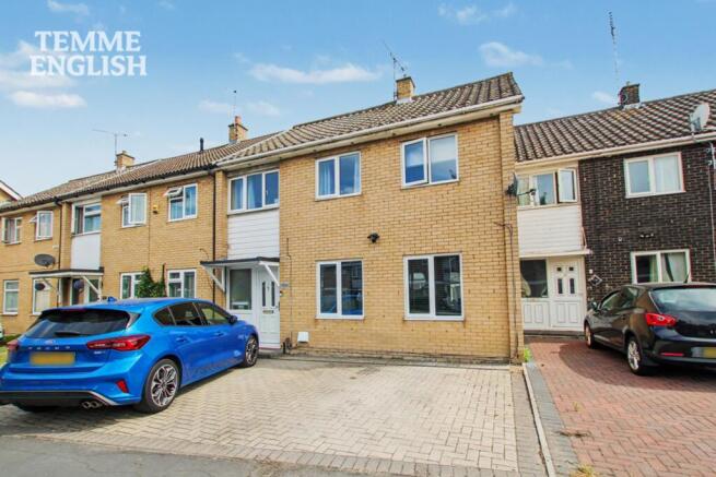 4 bed property, in Great Knightleys, £390,000