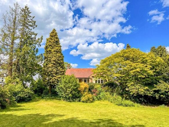 3 bed property, in Broom Lane, £800,000