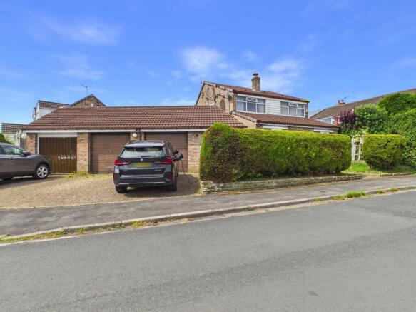 4 bed property, in Delph Common Road, £470,000