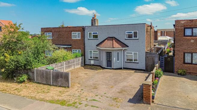 3 bed property, in Potton Road, £240,000