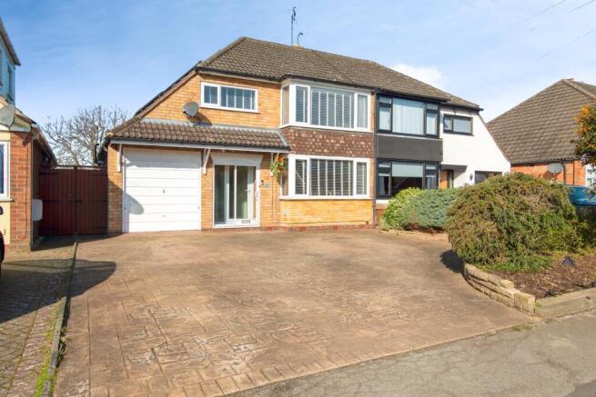 3 bed property, in Coniston Crescent, £325,000